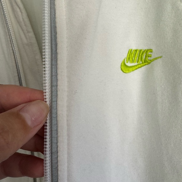 Women’s Nike Running Hooded Jacket White and Green Size Small 🤍💚 - Picture 4 of 8